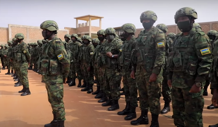 Militari ruandesi in partenza per Cabo Delgado