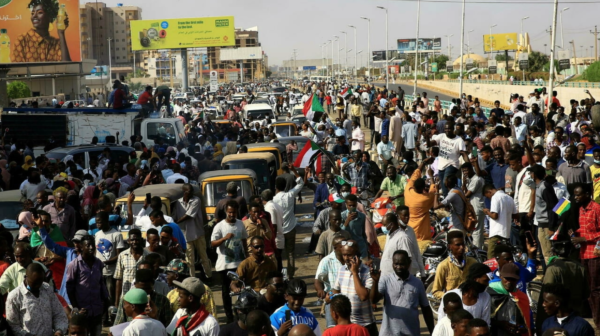 Sudan: non si torna indietro, via i militari dal governo