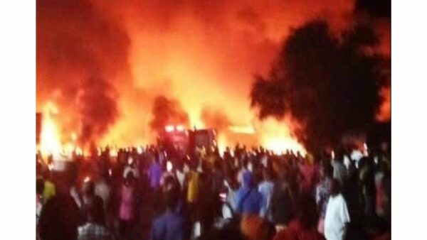 Scontro tra camion: esplode autocisterna a Freetown, 92 morti e oltre cento feriti