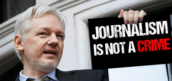 L’assurdo caso Assange spiegato dalla giornalista che studia la storia di Wikileaks da oltre 10 anni