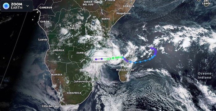 La tempesta tropicale, Ana, da un'immagine satellitare (Courtesy https://zoom.earth/)