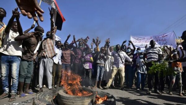 Sudan: i militari non mollano, continua la repressione, fuoco sui dimostranti