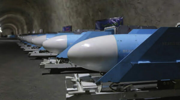 Guerra continua: in mostra a Teheran missili a lungo raggio in grado di colpire Israele