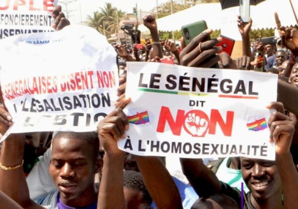 Senegal: dilaga l’omofobia, manifestazione per l’inasprimento delle pene