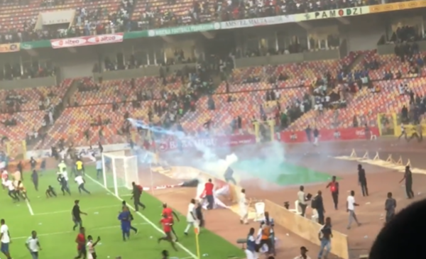 Qualificazioni mondiali Nigeria vs Ghana: follia e morte nello stadio di Abuja