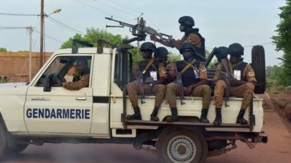 Terroristi in azione nel Burkina Faso: bus salta su una mina Massacrati 35 passeggeri tra cui studenti diretti a scuola