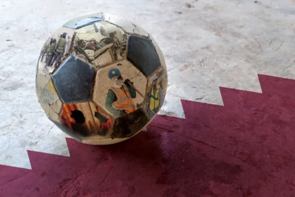 Mondiali di calcio insanguinati in Qatar: per il dio pallone si muore