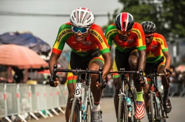 La minaccia jihadista mette le gomme a terra: annullato il tradizionale tour ciclistico del Burkina Faso