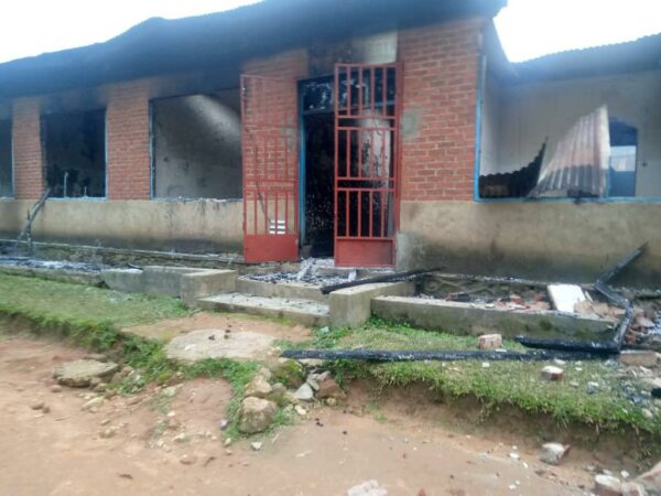 Islamisti all’attacco in Congo-K, bruciate due cliniche nel Nord-Kivu, uccisa anche una suora-medico