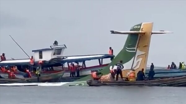 Tanzania: aereo passeggeri di costruzione franco-italiana precipita nel Lago Vittoria, 19 morti