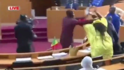 Senegal: rissa in Parlamento, volano insulti, spintoni e uno schiaffo a una deputata
