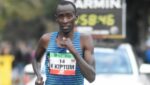 Kelvin-Kiptum-beim-Valencia-Marathon-2022-bigMobileWide-ff69b16a-149403