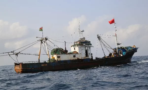 Pesca illegale in Ghana: morte, abusi e corruzione sui pescherecci cinesi