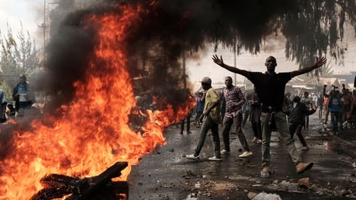 Manifestazioni in Kenya contro il carovita e il regime del presidente Ruto, il rivale contesta le elezioni