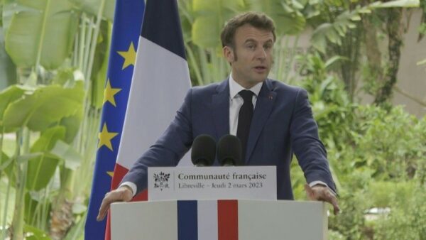 Macron annuncia il ribaltamento della politica francese in Africa: “L’era della françafrique è finita”