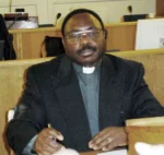 El-sacerdote-católico-Athanase-Seromba-condenado-a-15-años-de-cárcel.-Archivo