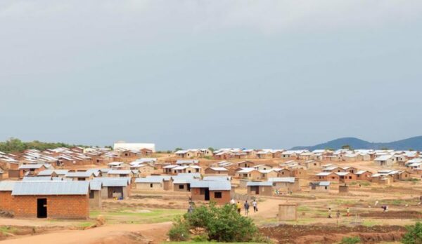 Migranti in Malawi sistemati a forza in un campo d’accoglienza sovraffollato: protesta l’UNHCR
