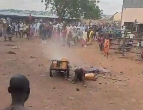 Nigeria: uomo accusato di blasfemia lapidato dalla folla