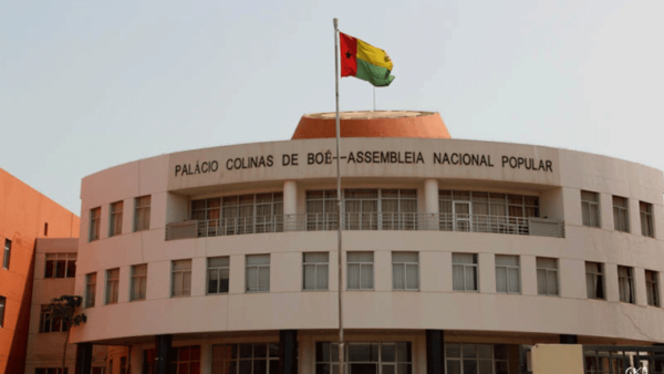 Si vota in Guinea Bissau sull’orlo del baratro: 20 i partiti in lizza, moltissimi candidati per 102 seggi