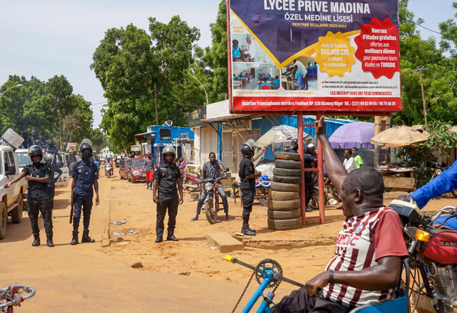Ultimato dell’ECOWAS ai golpisti del Niger: “Se non reintegrate Bazoum interveniamo militarmente”