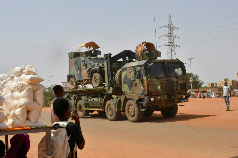Niger sempre più isolato: via i militari francesi e finanziamenti internazionali sospesi