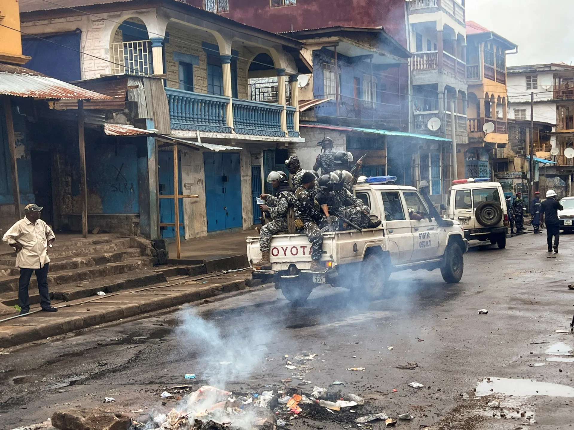 Sierra Leone: scontri a fuoco tra forze sicurezza e uomini armati, liberati centinaia di carcerati