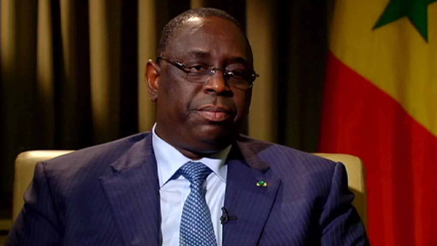 Democrazia in bilico in Senegal: il presidente Sall rinvia sine die le elezioni