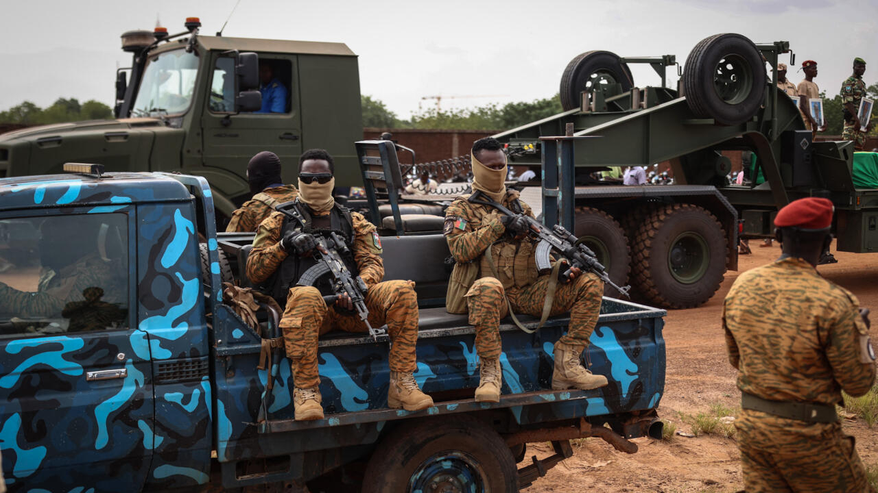 La giunta militare del Burkina Faso non accetta critiche: BBC e Voice of America sospesi per due settimane